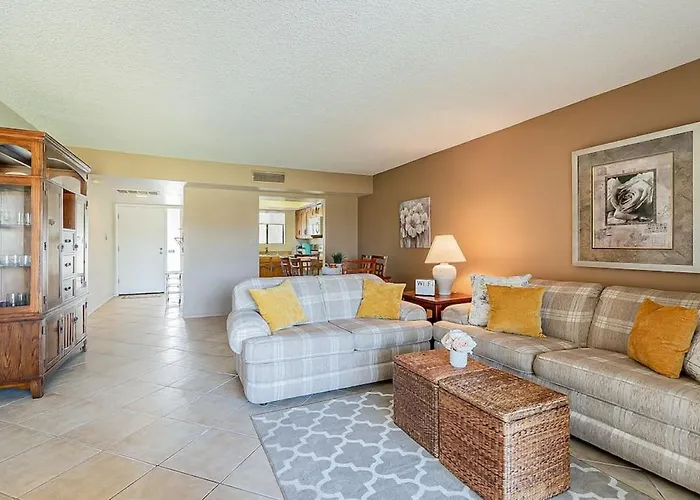 Cozy 2 Bedroom With Golf Course Views Holiday home