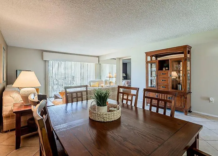Cozy 2 Bedroom With Golf Course Views Holiday home