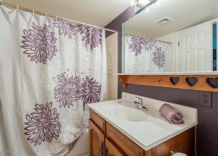 Cozy 2 Bedroom With Golf Course Views Holiday home