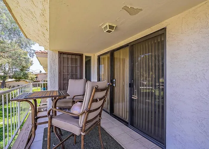 Cozy 2 Bedroom With Golf Course Views *