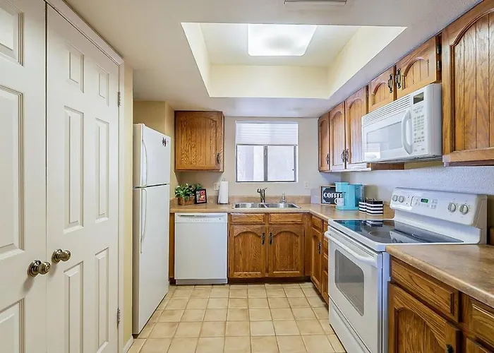 Cozy 2 Bedroom With Golf Course Views Holiday home