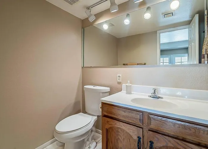 Cozy 2 Bedroom With Golf Course Views
