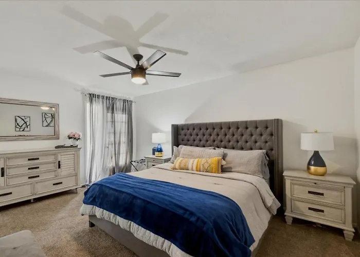 Cozy 2 Bedroom With Golf Course Views *