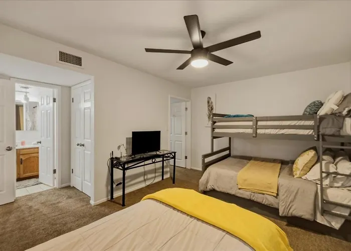 Cozy 2 Bedroom With Golf Course Views Holiday home *