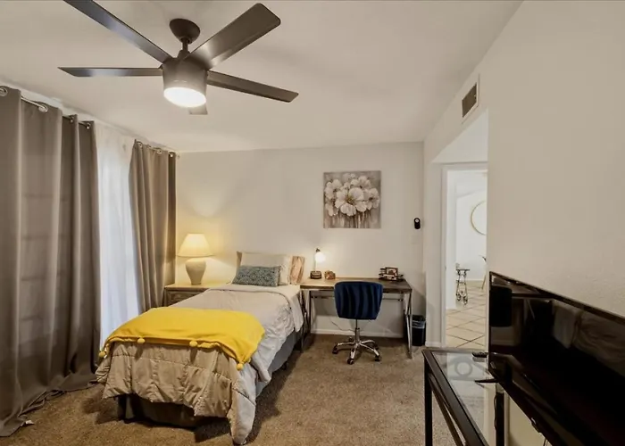 Cozy 2 Bedroom With Golf Course Views Holiday home *